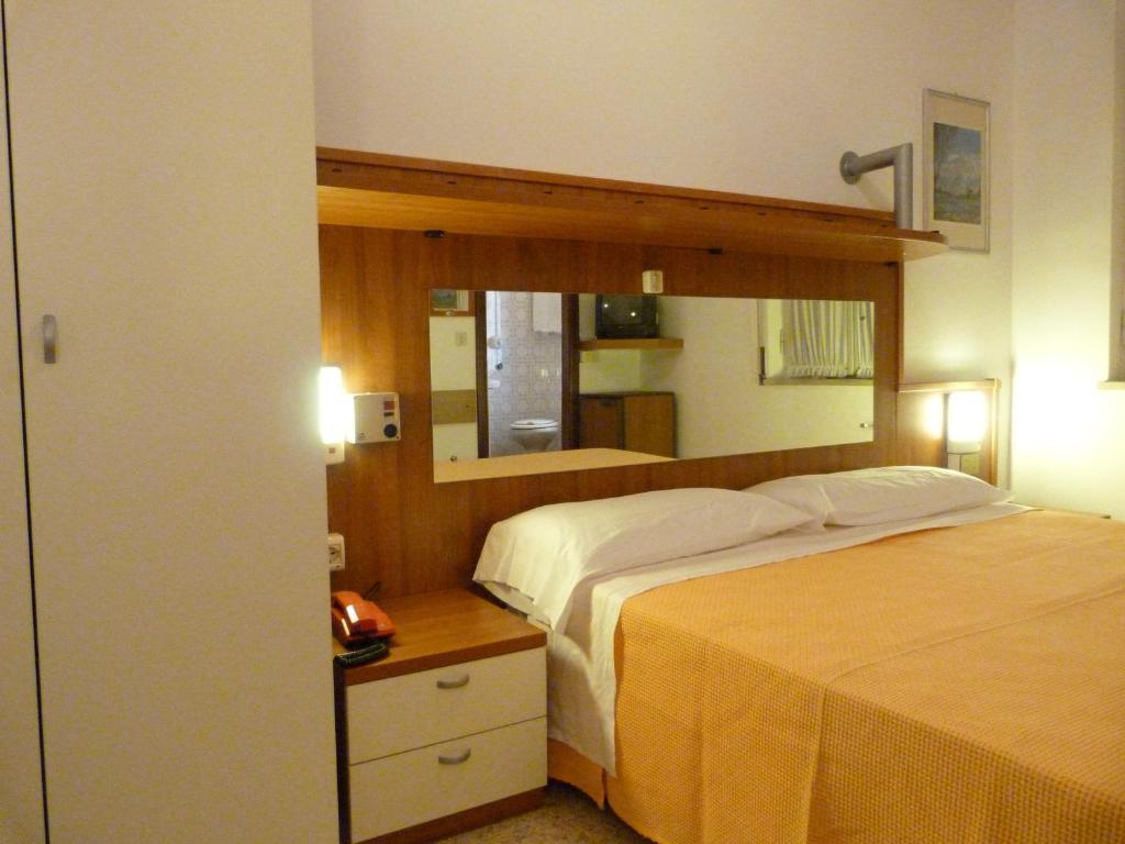 Hotel Bologna サン・ベネデット・デル・トロント 部屋 写真